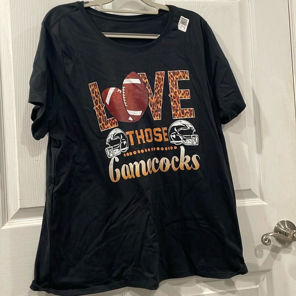 NWT SC Gamecocks football women’s 2X t-shirt. Runs small fits more like a 1X.